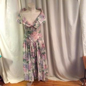 Vtg off the shoulders gorgeous floral gown
